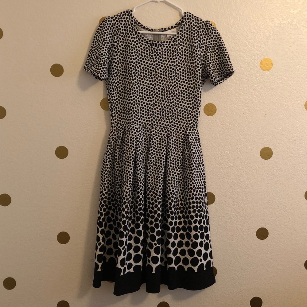 Black and white polka dot Amelia LULAROE medium